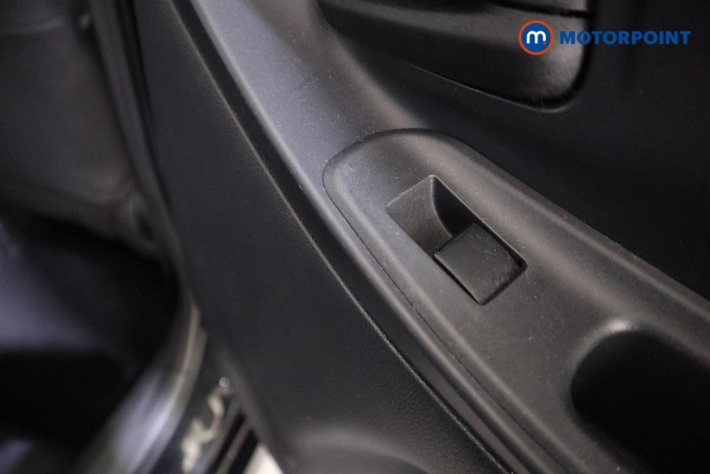 Toyota Yaris Dynamic Automatic Petrol-Electric Hybrid Hatchback - Stock Number (1599559) - 16th supplementary image