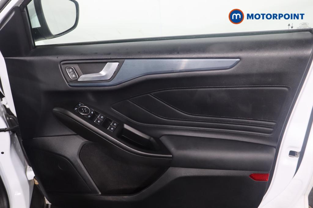 Ford Focus Active X Manual Petrol Hatchback - Stock Number (1599869) - 9th supplementary image
