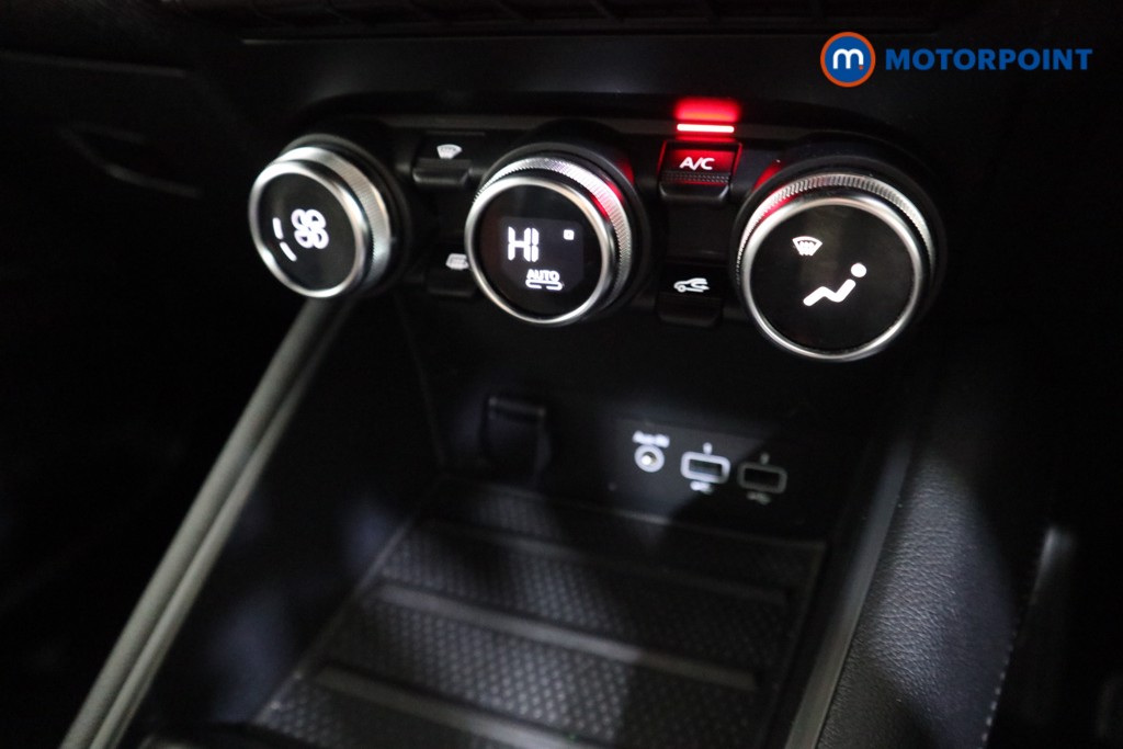 Renault Captur R.S. Line Automatic Petrol SUV - Stock Number (1602751) - 9th supplementary image