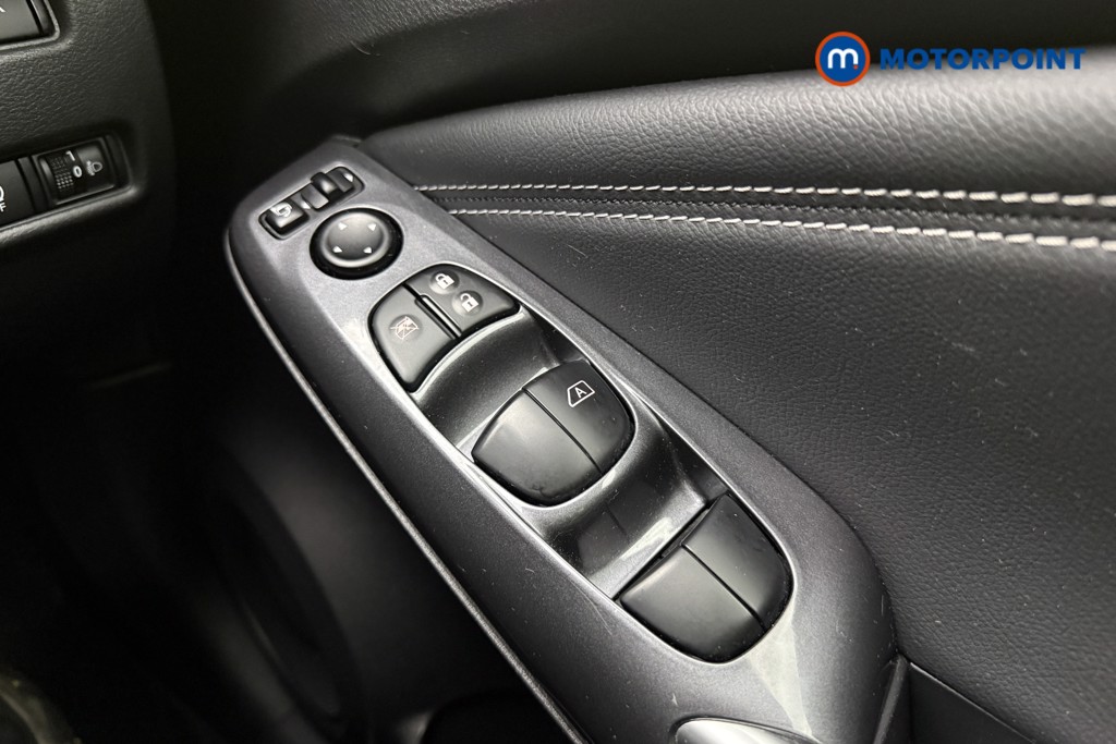 Nissan Juke N-Connecta Automatic Petrol SUV - Stock Number (1603006) - 18th supplementary image