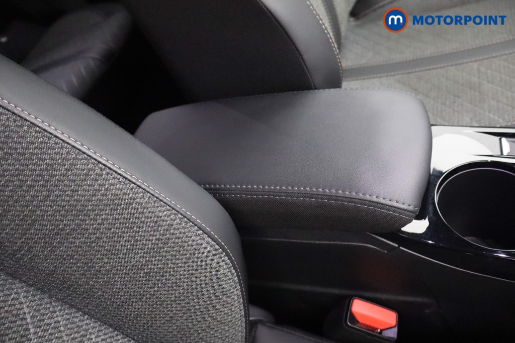 Peugeot 2008 Allure Manual Petrol SUV - Stock Number (1603043) - 12th supplementary image