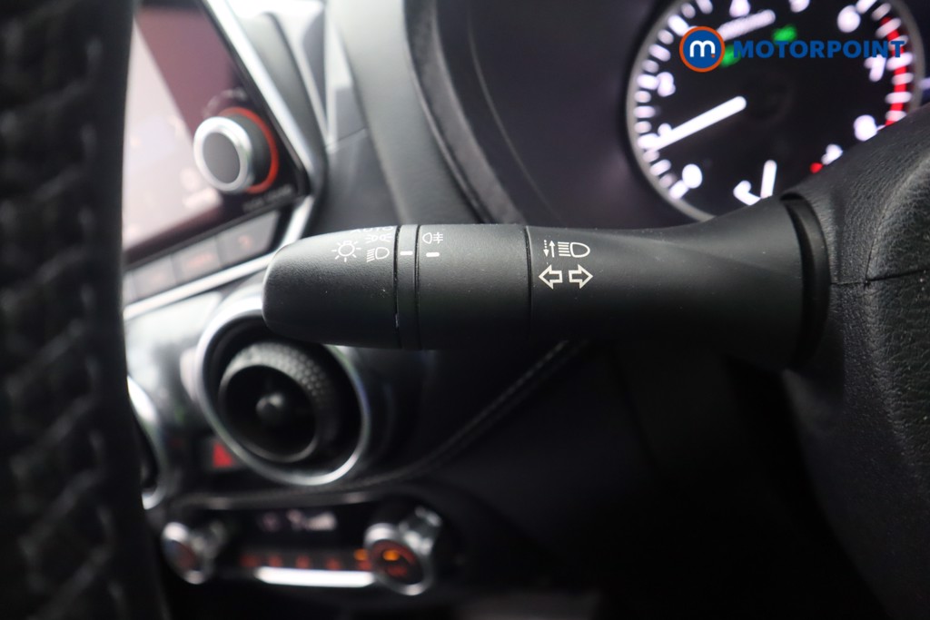 Nissan Juke N-Connecta Manual Petrol SUV - Stock Number (1603200) - 6th supplementary image