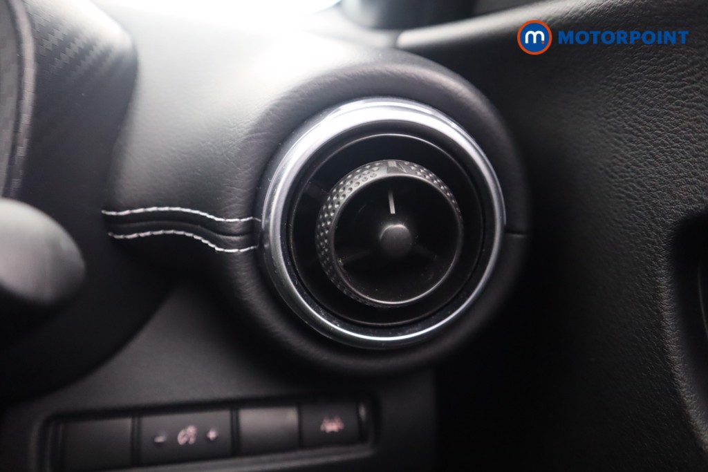 Nissan Juke N-Connecta Manual Petrol SUV - Stock Number (1603200) - 9th supplementary image