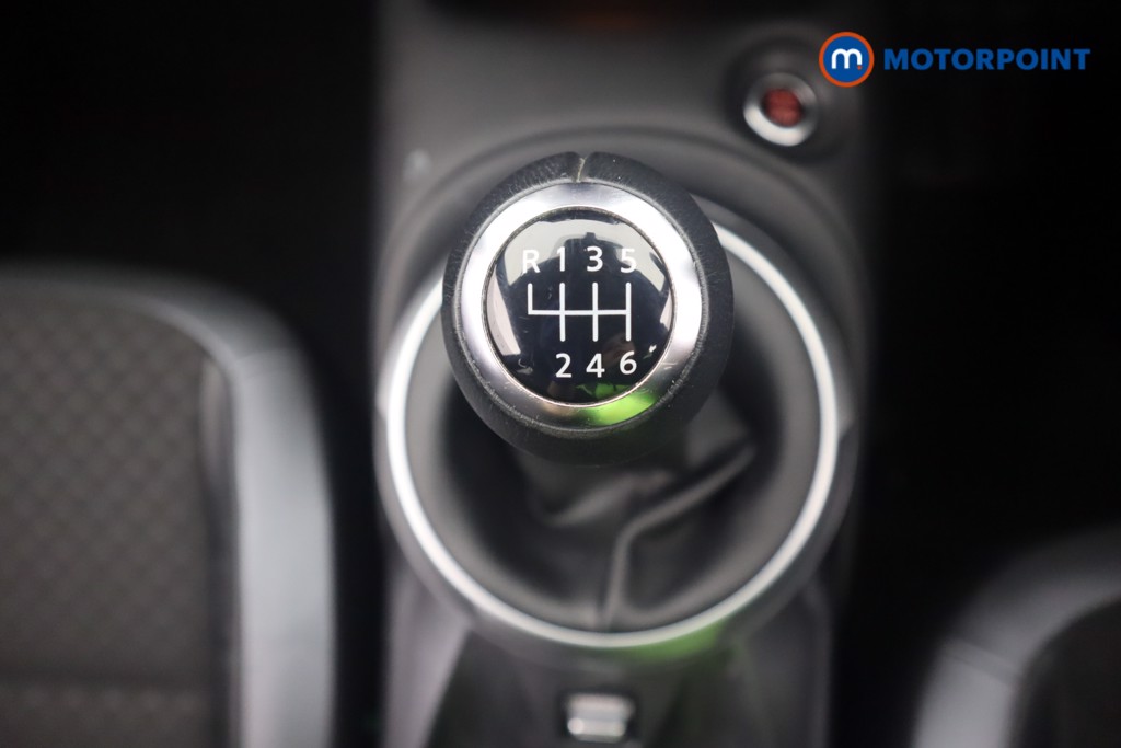 Nissan Juke N-Connecta Manual Petrol SUV - Stock Number (1603200) - 15th supplementary image