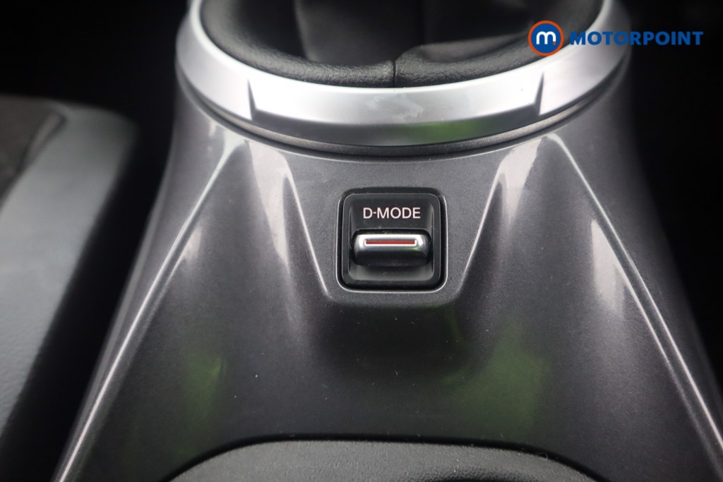 Nissan Juke N-Connecta Manual Petrol SUV - Stock Number (1603200) - 16th supplementary image