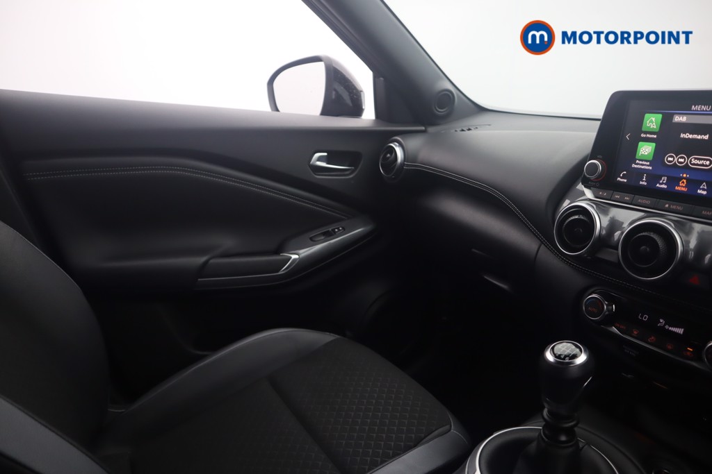 Nissan Juke N-Connecta Manual Petrol SUV - Stock Number (1603200) - 20th supplementary image