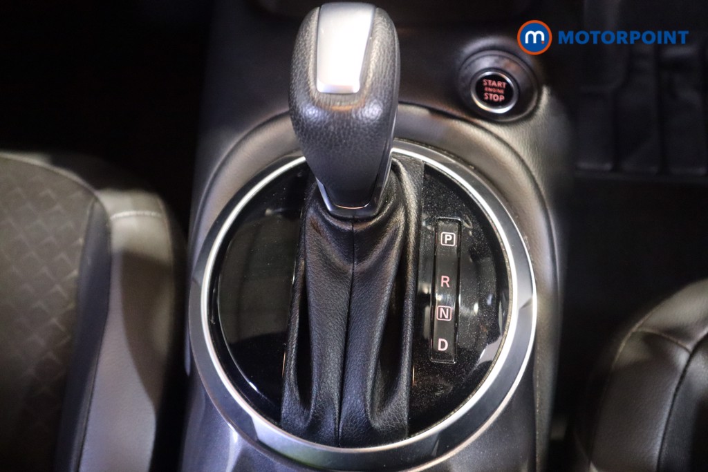 Nissan Juke N-Connecta Automatic Petrol SUV - Stock Number (1603234) - 5th supplementary image