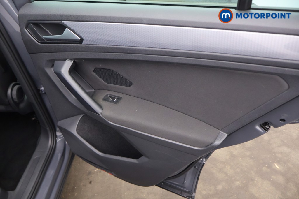 Volkswagen Tiguan Life Manual Petrol SUV - Stock Number (1577802) - 14th supplementary image