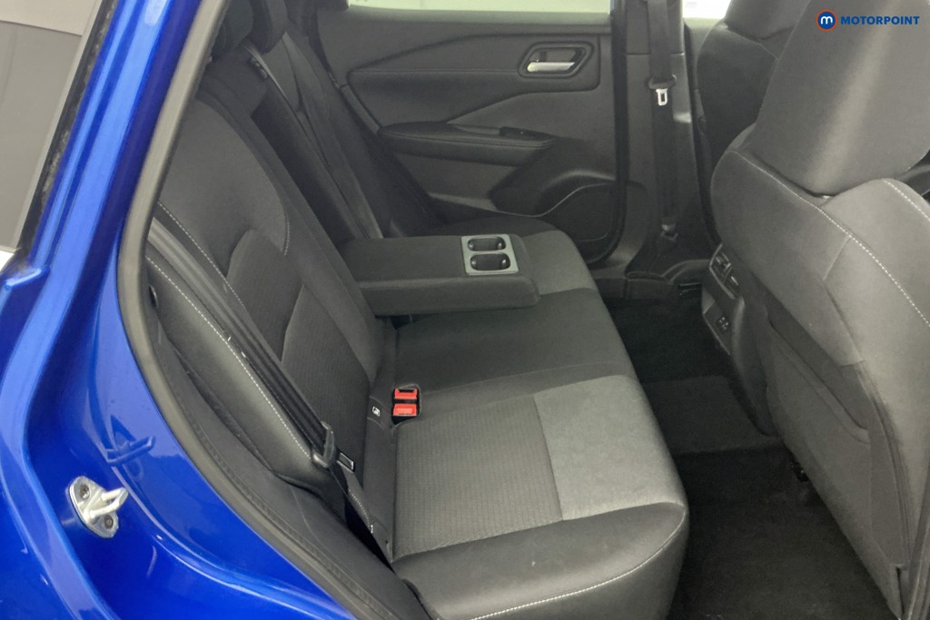 Nissan Qashqai N-Connecta Manual Petrol SUV - Stock Number (1588171) - 4th supplementary image