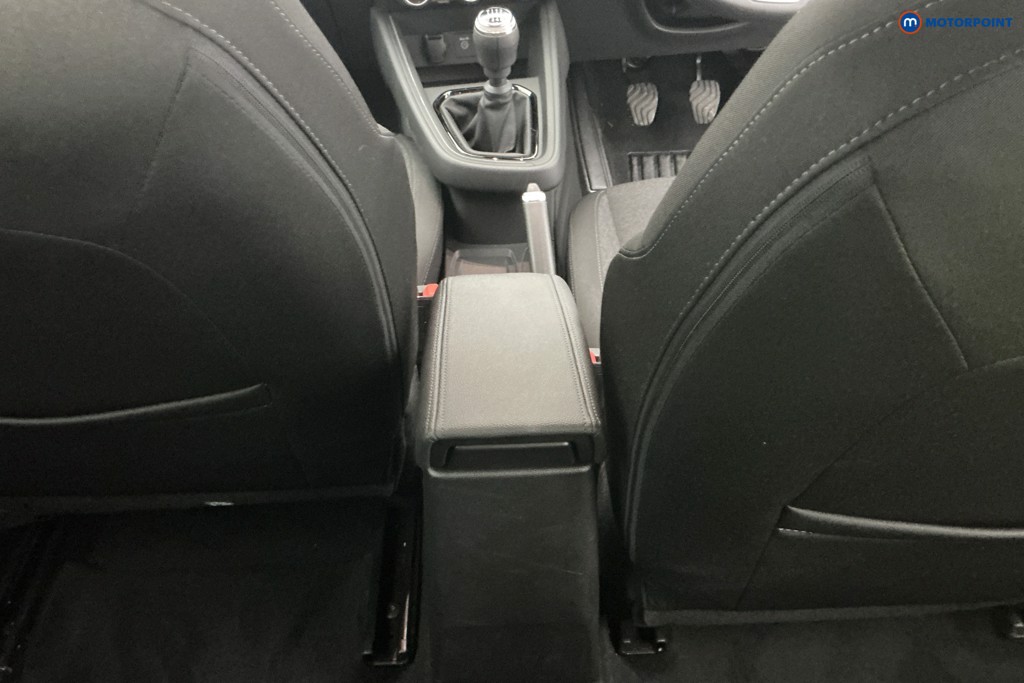 Renault Clio Iconic Edition Manual Petrol Hatchback - Stock Number (1590636) - 11th supplementary image