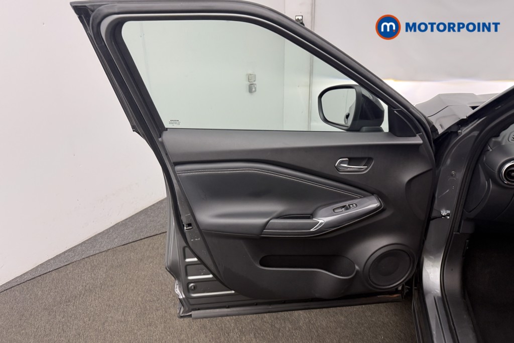 Nissan Juke N-Connecta Manual Petrol SUV - Stock Number (1598694) - 4th supplementary image