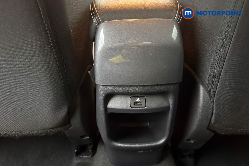 Nissan Juke N-Connecta Manual Petrol SUV - Stock Number (1598694) - 7th supplementary image