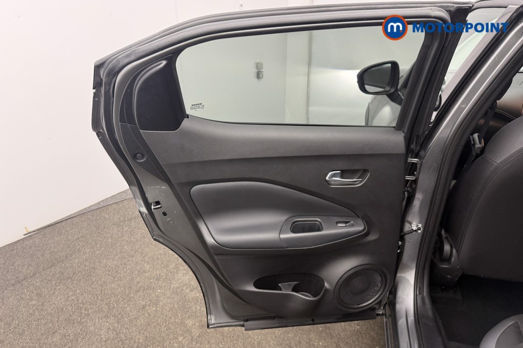 Nissan Juke N-Connecta Manual Petrol SUV - Stock Number (1598694) - 8th supplementary image