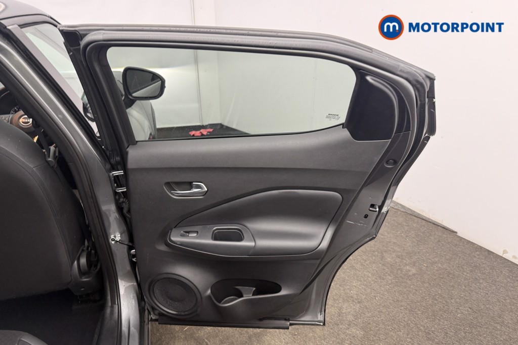 Nissan Juke N-Connecta Manual Petrol SUV - Stock Number (1598694) - 17th supplementary image