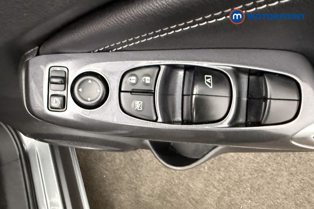 Nissan Juke N-Connecta Manual Petrol SUV - Stock Number (1598694) - 21st supplementary image