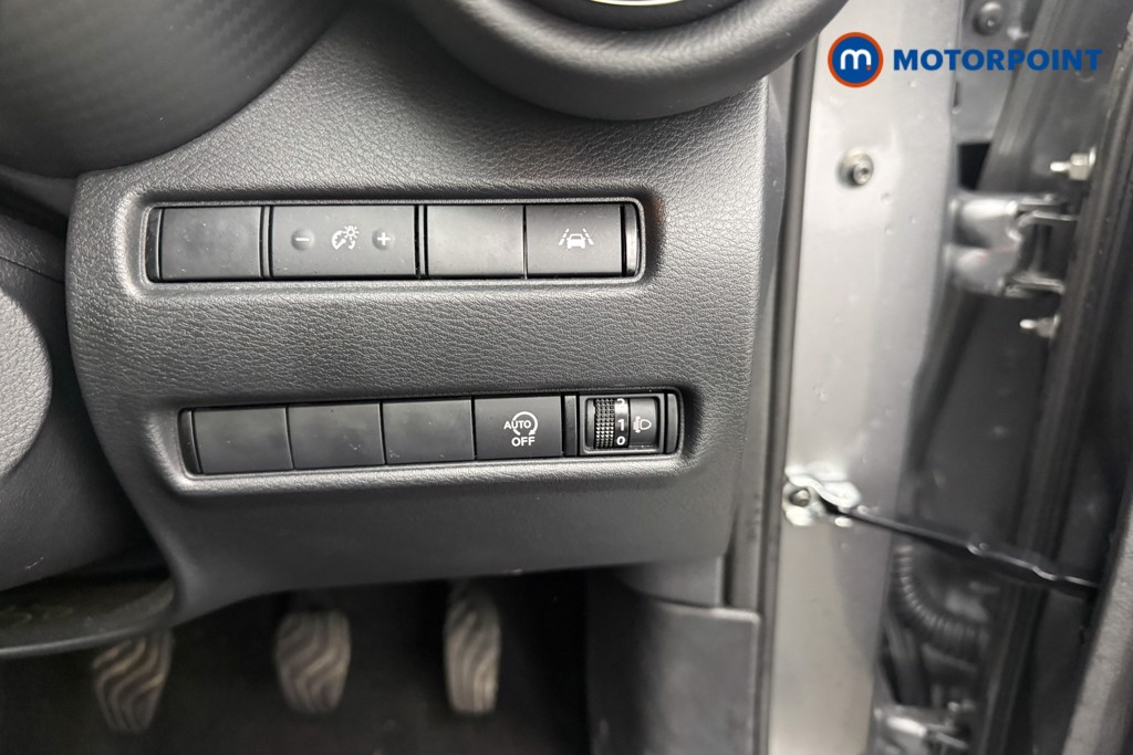 Nissan Juke N-Connecta Manual Petrol SUV - Stock Number (1598694) - 22nd supplementary image