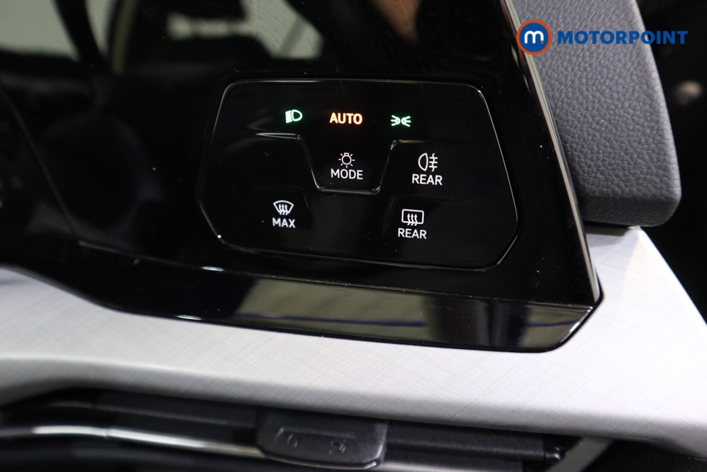 Volkswagen Golf Life Automatic Diesel Estate - Stock Number (1599049) - 9th supplementary image