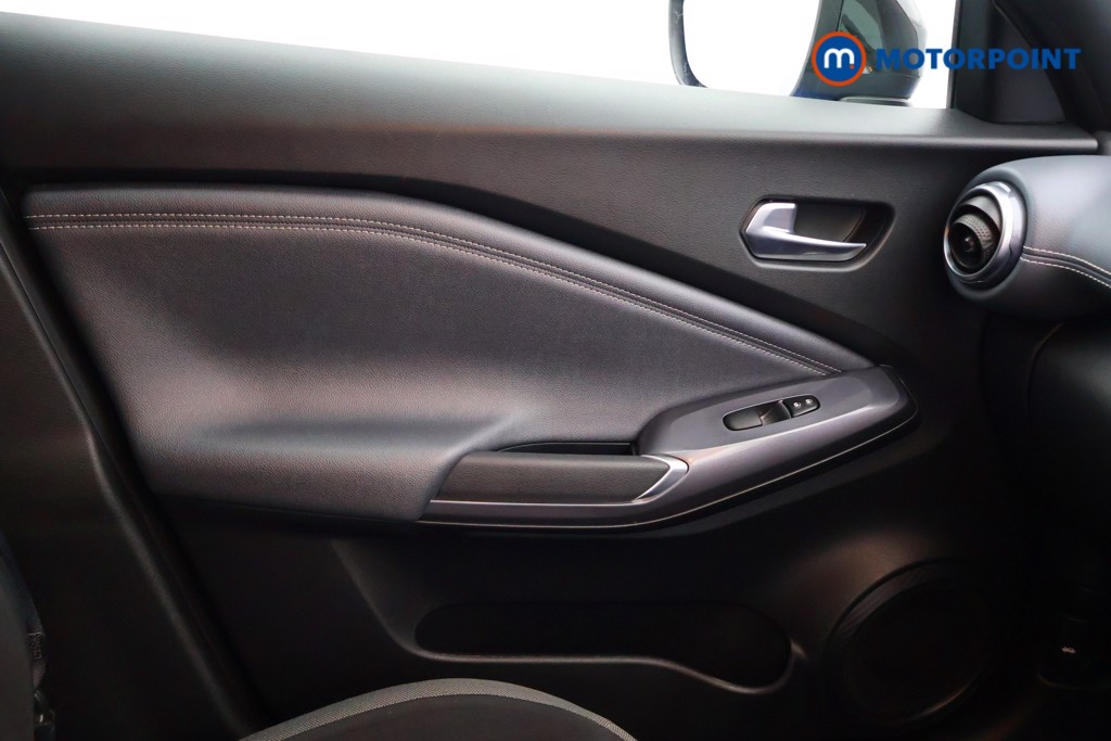 Nissan Juke N-Connecta Manual Petrol SUV - Stock Number (1599743) - 7th supplementary image