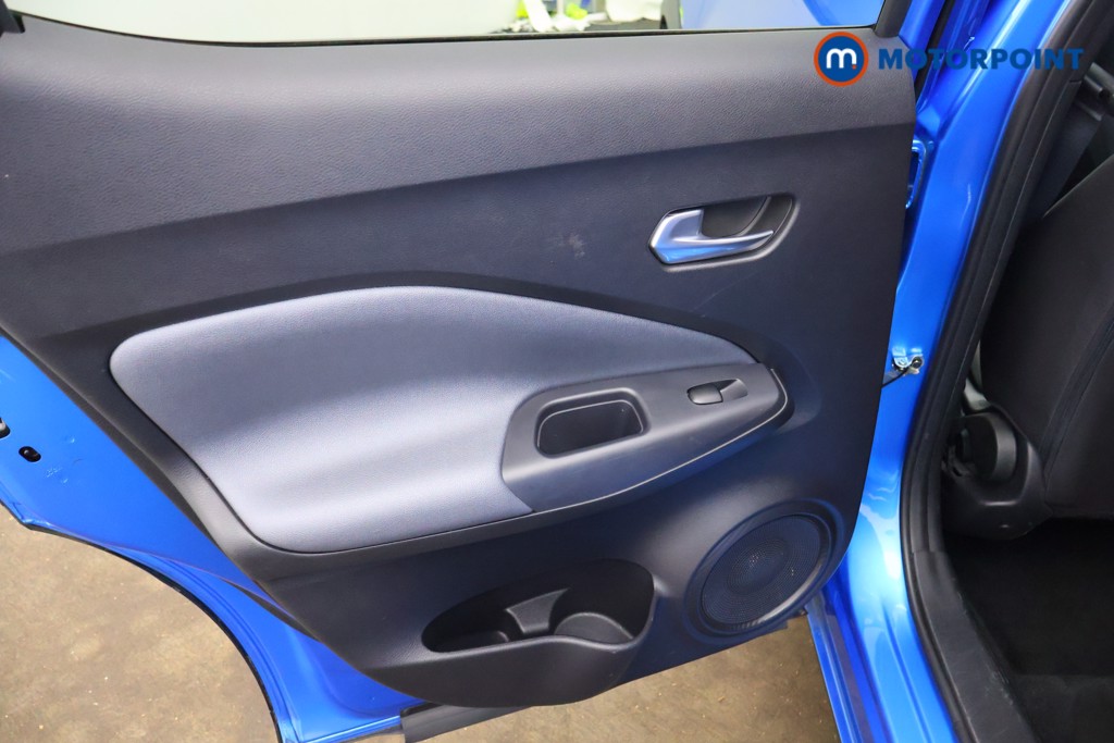 Nissan Juke N-Connecta Manual Petrol SUV - Stock Number (1599743) - 17th supplementary image