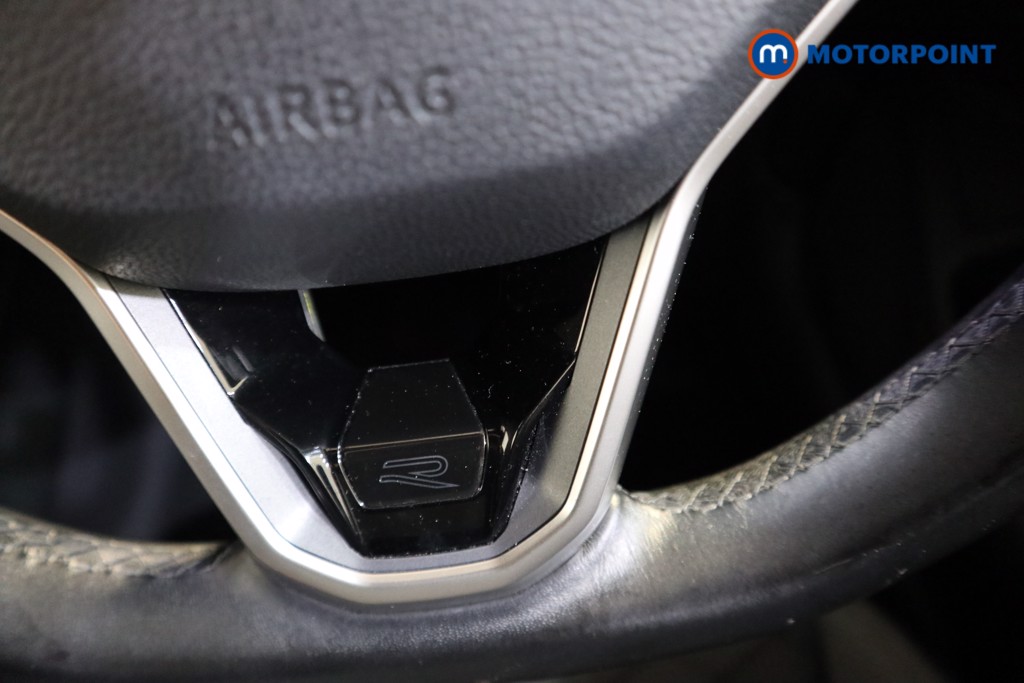 Volkswagen Golf R-Line Manual Petrol Hatchback - Stock Number (1601880) - 5th supplementary image