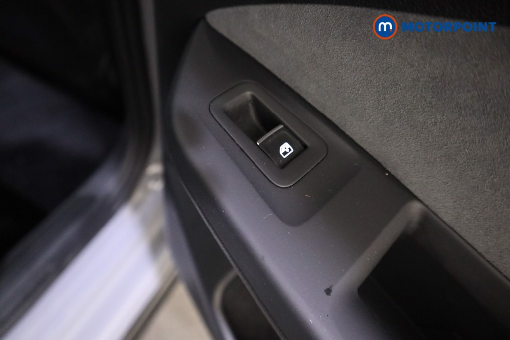 Volkswagen Golf R-Line Manual Petrol Hatchback - Stock Number (1601880) - 17th supplementary image