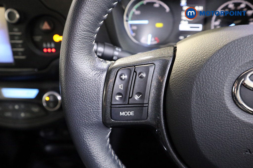 Toyota Yaris Y20 Automatic Petrol-Electric Hybrid Hatchback - Stock Number (1602417) - 3rd supplementary image