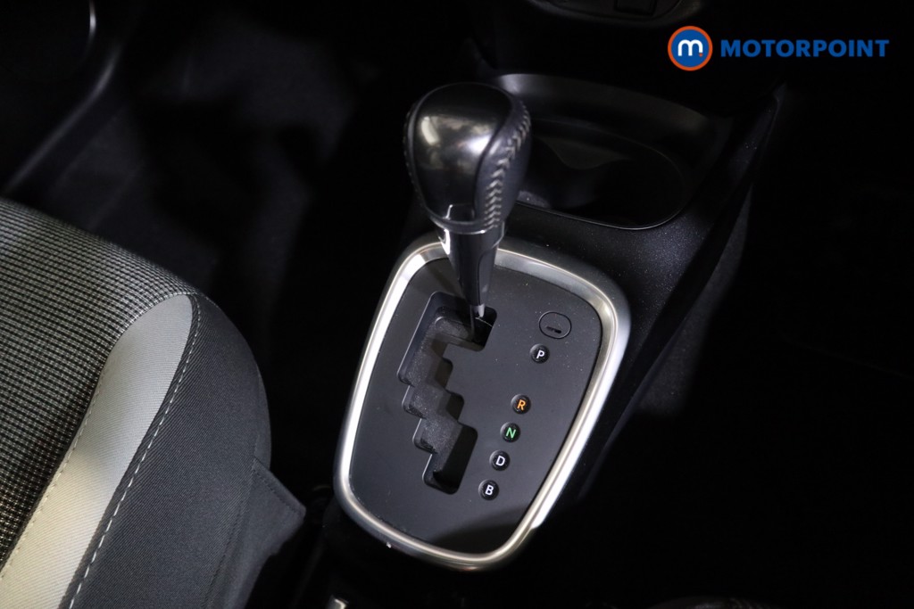 Toyota Yaris Y20 Automatic Petrol-Electric Hybrid Hatchback - Stock Number (1602417) - 9th supplementary image