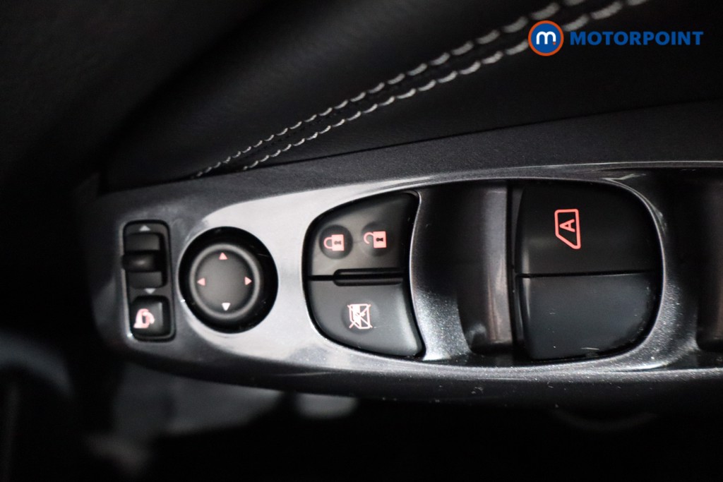 Nissan Juke N-Connecta Automatic Petrol SUV - Stock Number (1602727) - 16th supplementary image