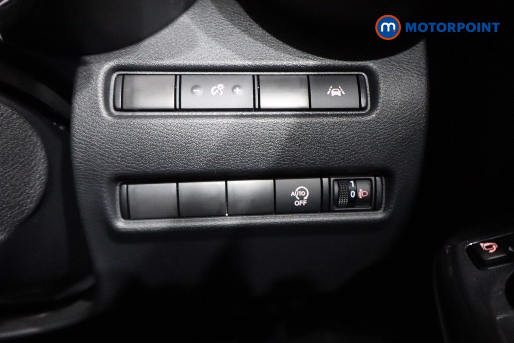 Nissan Juke N-Connecta Automatic Petrol SUV - Stock Number (1602727) - 17th supplementary image