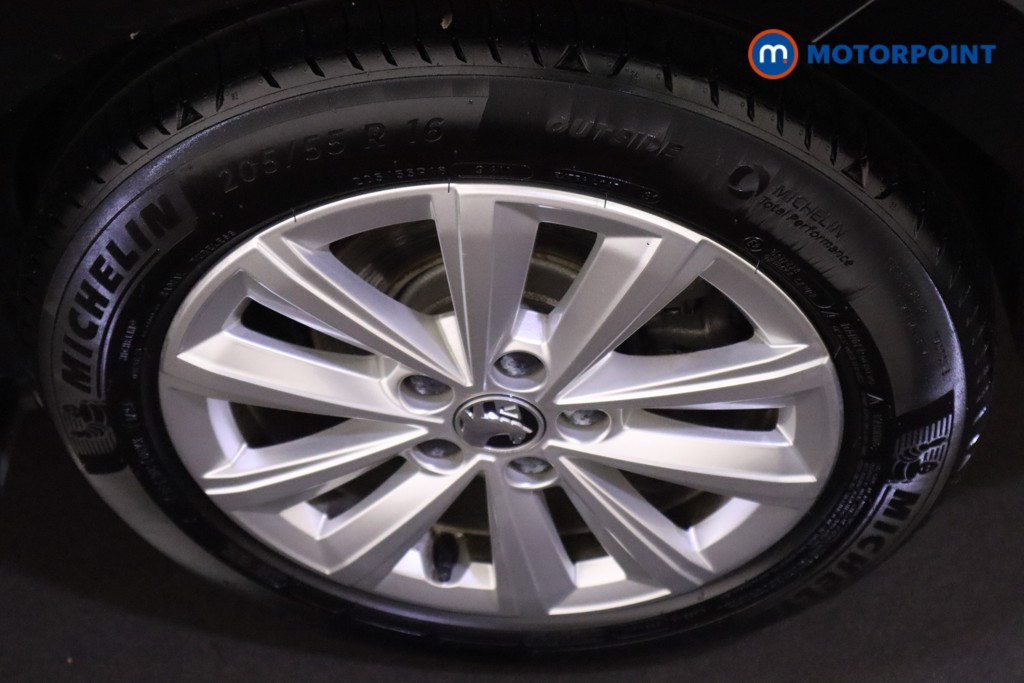 Vauxhall Astra Design Manual Petrol Hatchback - Stock Number (1602755) - 9th supplementary image