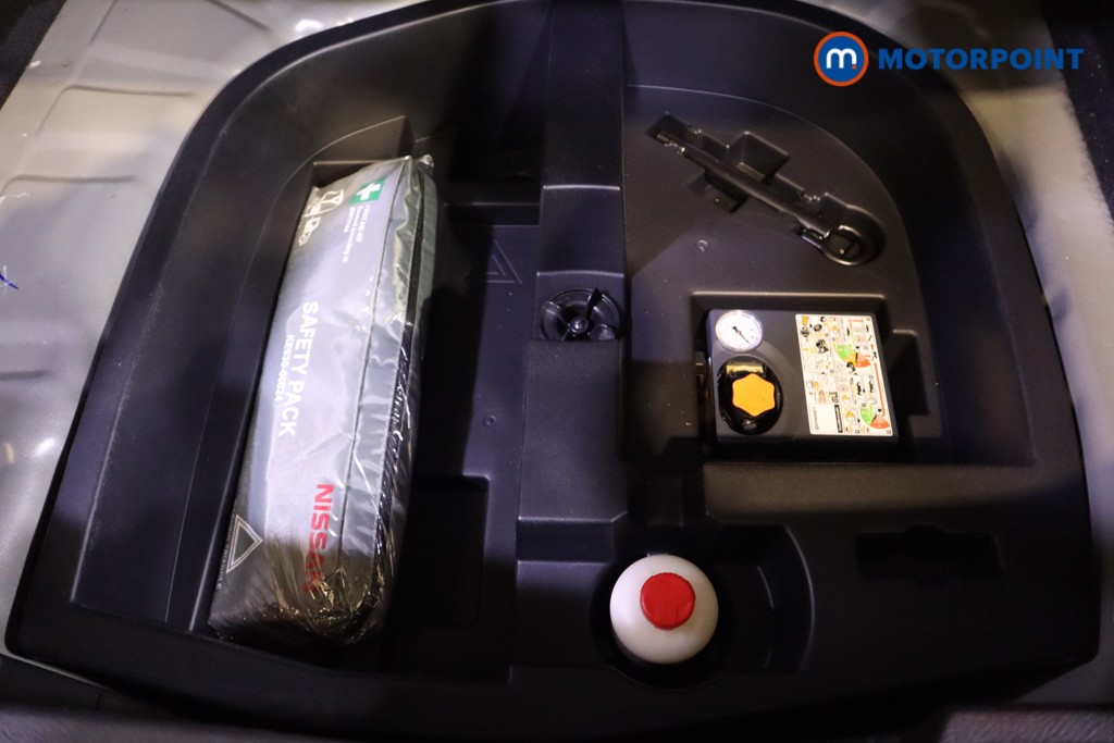 Nissan Juke N-Connecta Manual Petrol SUV - Stock Number (1603117) - 27th supplementary image