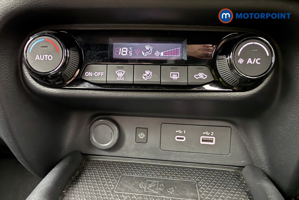 Nissan Juke N-Connecta Manual Petrol SUV - Stock Number (1553964) - 17th supplementary image