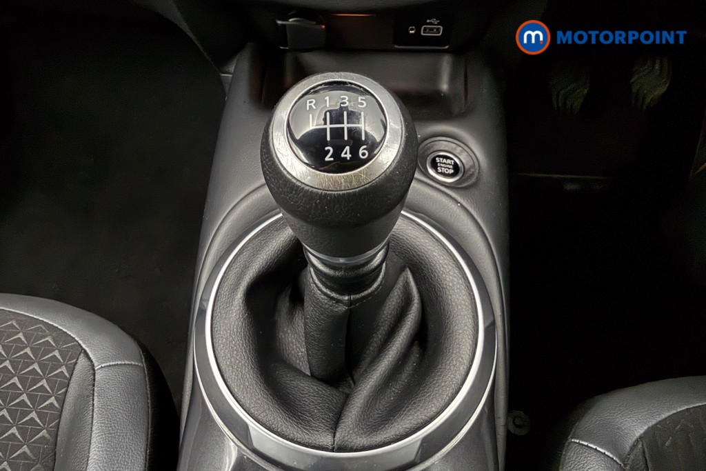 Nissan Juke N-Connecta Manual Petrol SUV - Stock Number (1598671) - 7th supplementary image