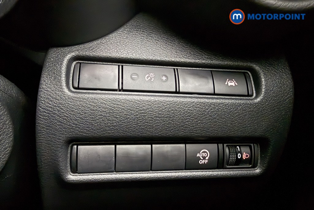 Nissan Juke N-Connecta Manual Petrol SUV - Stock Number (1598671) - 17th supplementary image