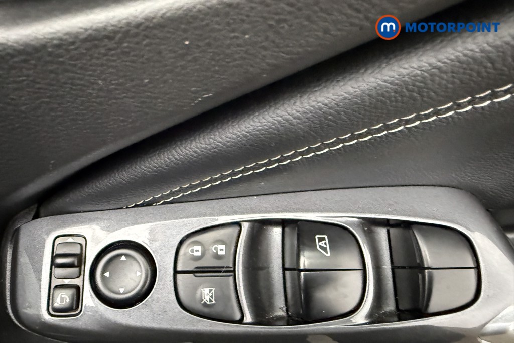 Nissan Juke N-Connecta Manual Petrol SUV - Stock Number (1598671) - 19th supplementary image