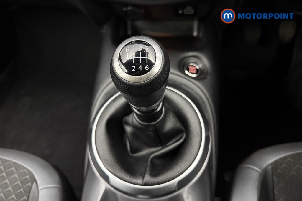 Nissan Juke N-Connecta Manual Petrol SUV - Stock Number (1598696) - 7th supplementary image