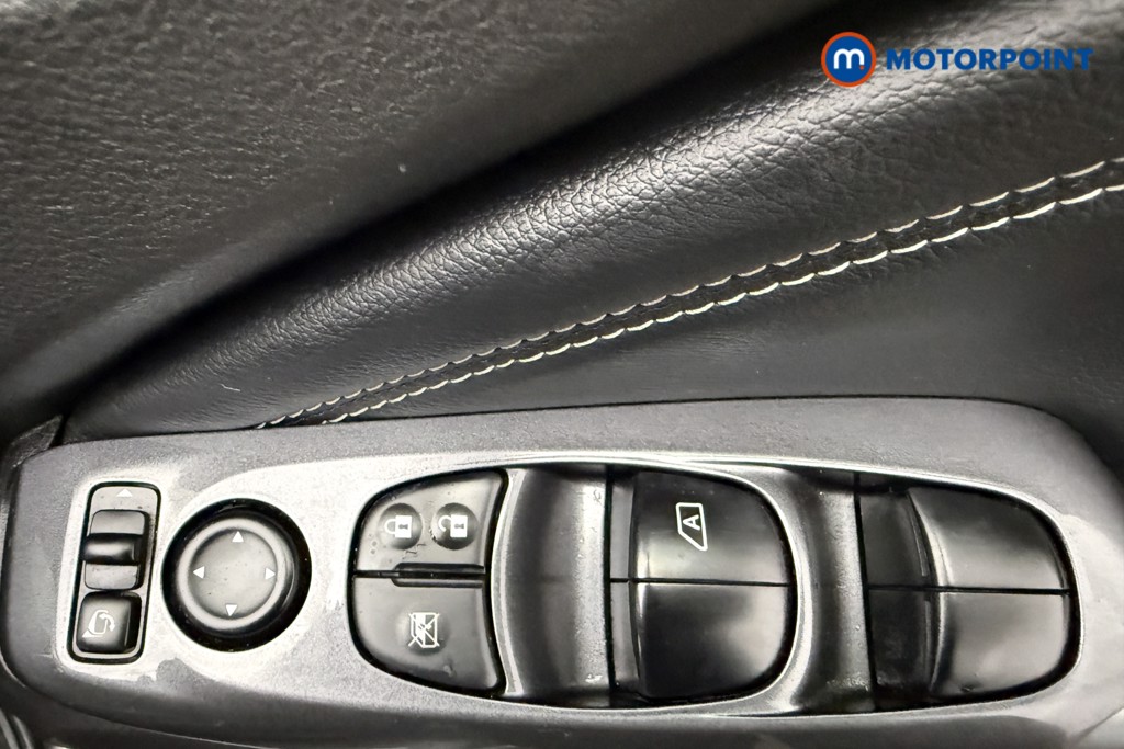 Nissan Juke N-Connecta Manual Petrol SUV - Stock Number (1598696) - 19th supplementary image