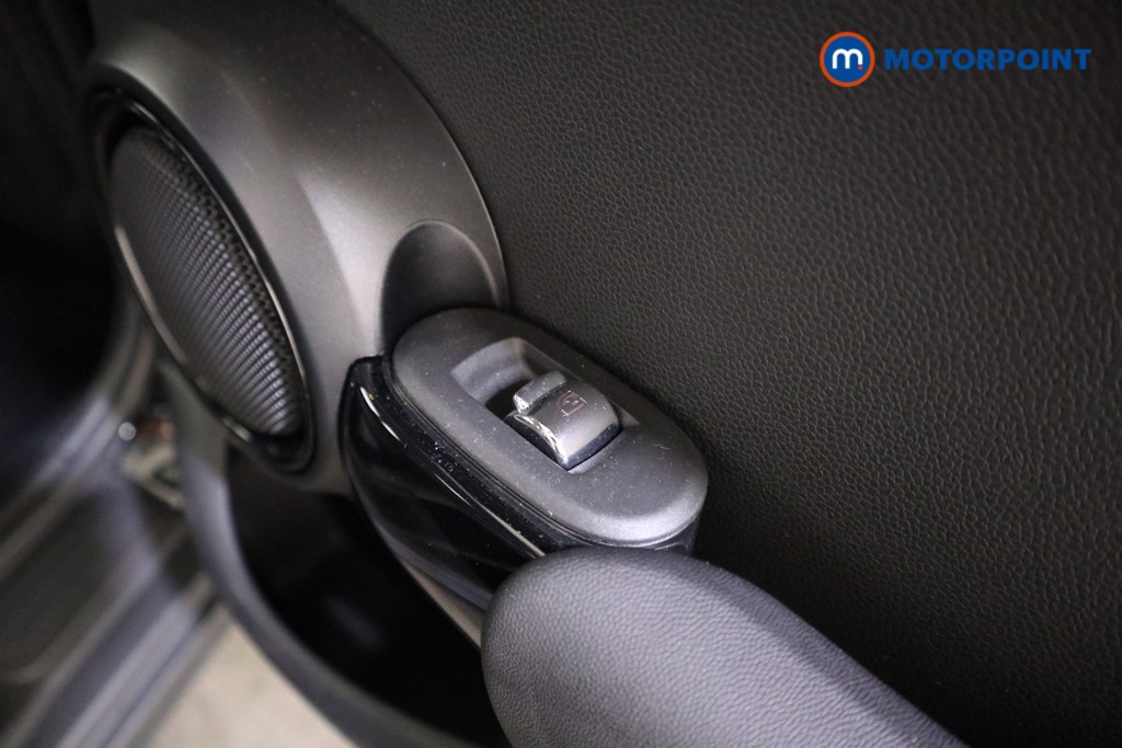 Mini Hatchback Cooper Classic Manual Petrol Hatchback - Stock Number (1599086) - 17th supplementary image