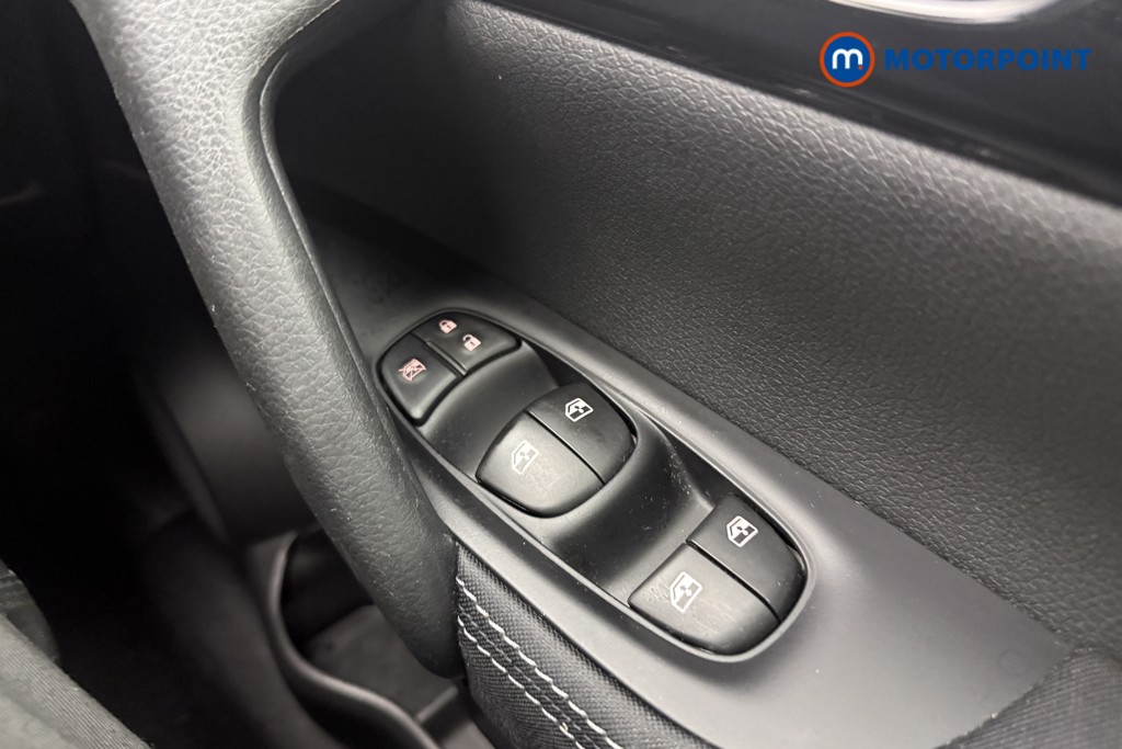 Nissan Qashqai N-Connecta Manual Petrol SUV - Stock Number (1599603) - 15th supplementary image