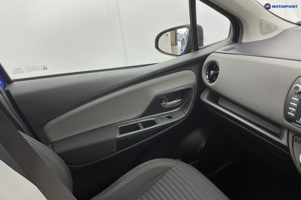 Toyota Yaris Icon Tech Manual Petrol Hatchback - Stock Number (1599661) - 17th supplementary image