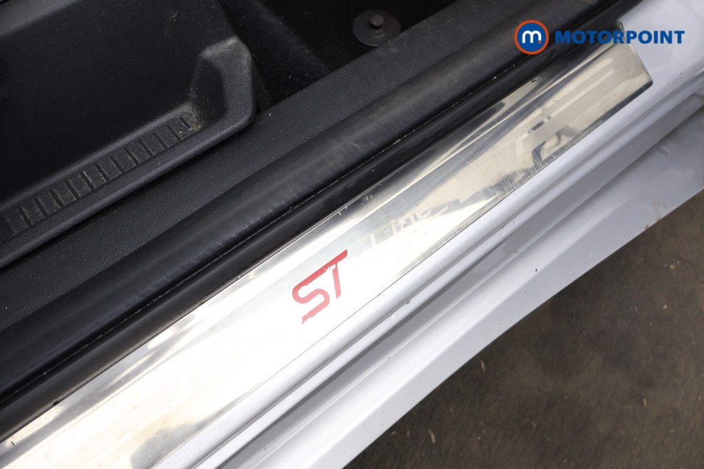 Ford Kuga St-Line Manual Petrol SUV - Stock Number (1599934) - 19th supplementary image