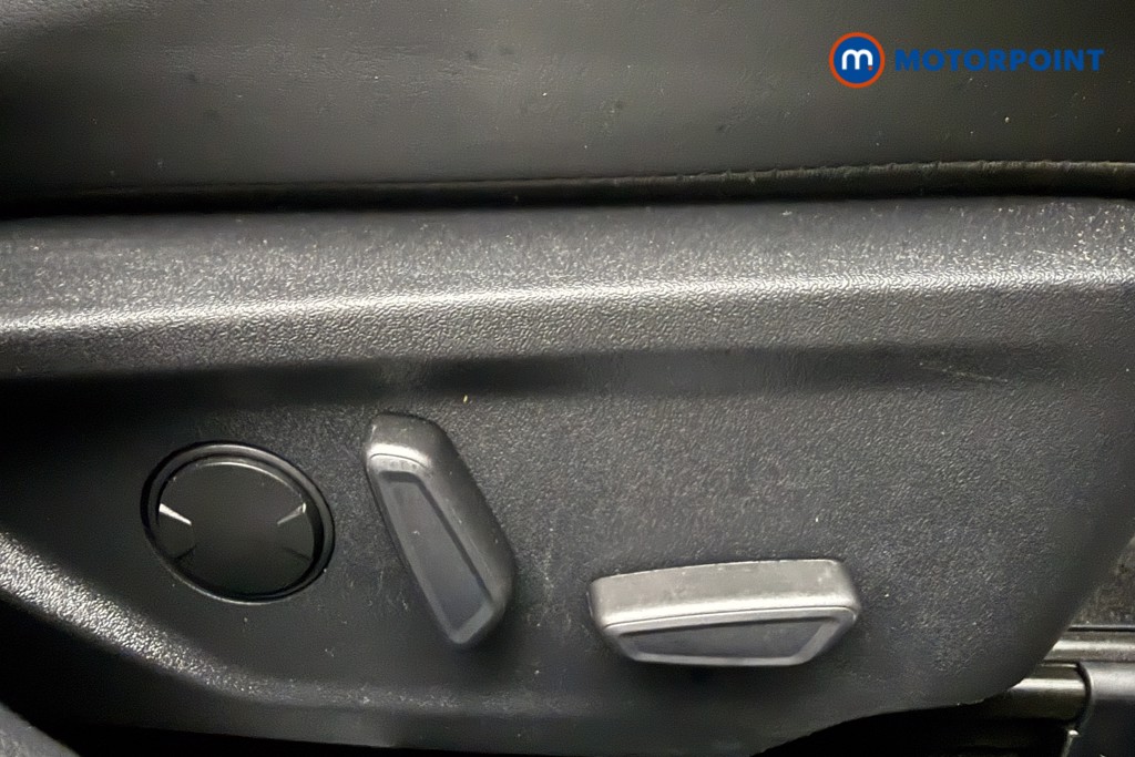 Ford Focus St-Line X Manual Petrol Hatchback - Stock Number (1600460) - 19th supplementary image