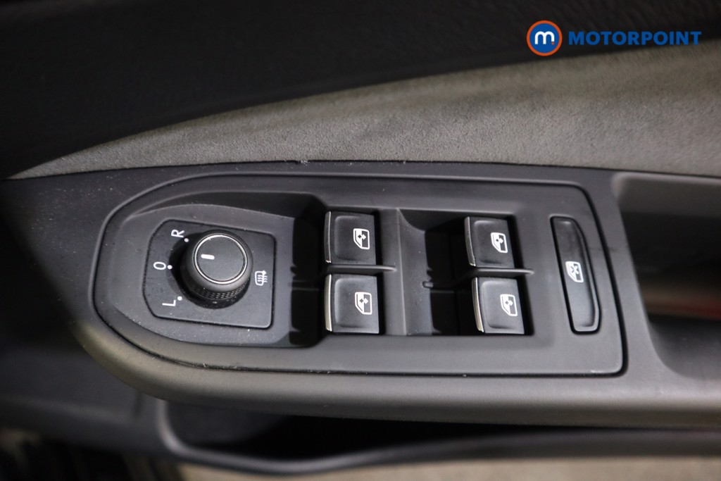 Volkswagen Golf R-Line Manual Petrol Hatchback - Stock Number (1600977) - 9th supplementary image