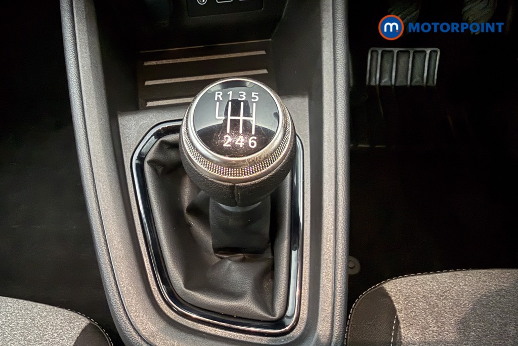 Renault Clio Evolution Manual Petrol Hatchback - Stock Number (1601230) - 7th supplementary image