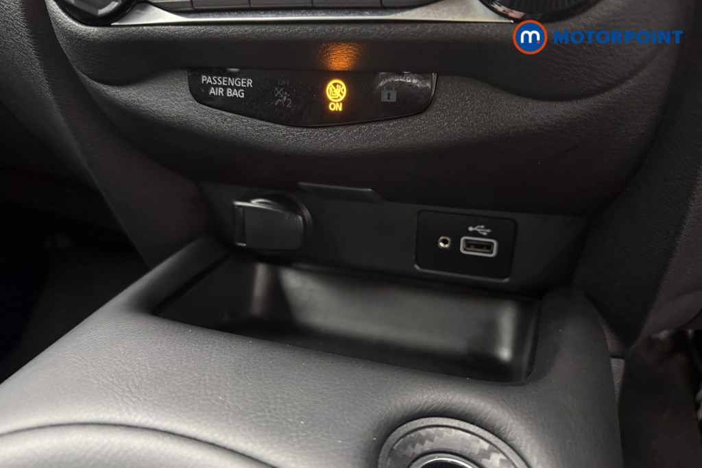 Nissan Juke N-Connecta Manual Petrol SUV - Stock Number (1601592) - 14th supplementary image