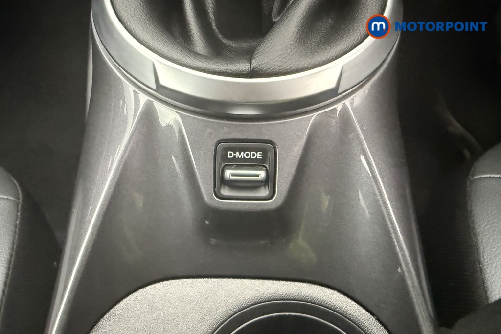 Nissan Juke N-Connecta Manual Petrol SUV - Stock Number (1601592) - 16th supplementary image