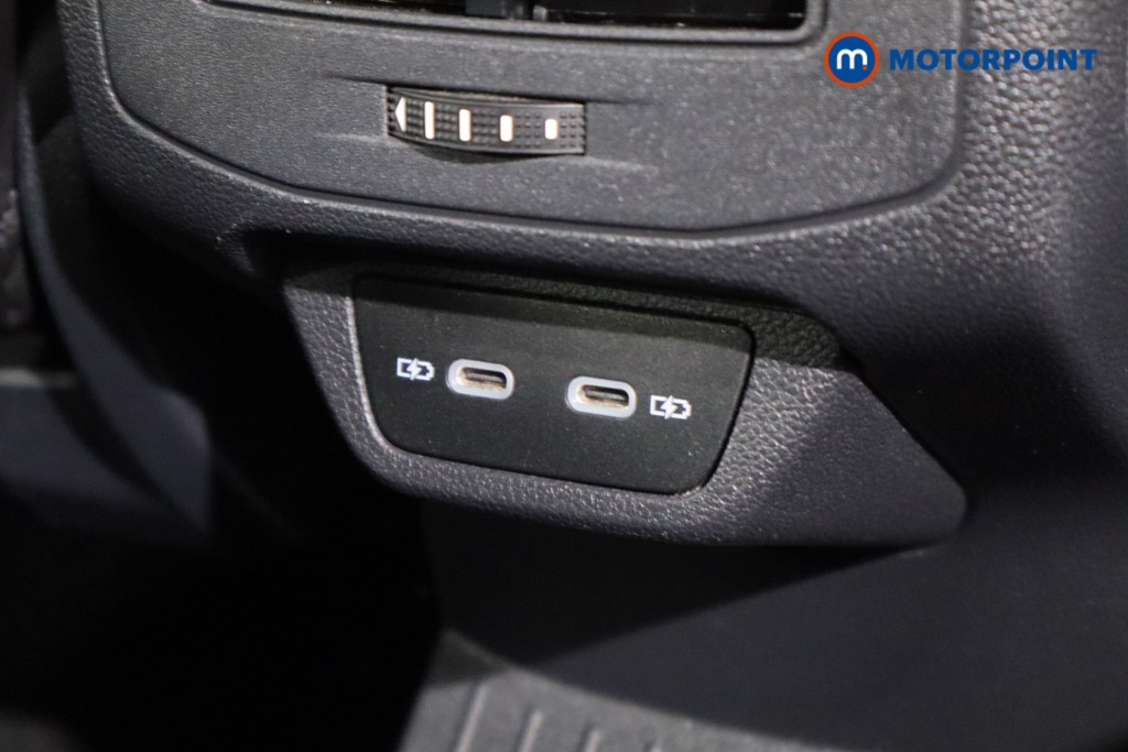 Volkswagen T-Roc R-Line Automatic Diesel SUV - Stock Number (1602463) - 13th supplementary image