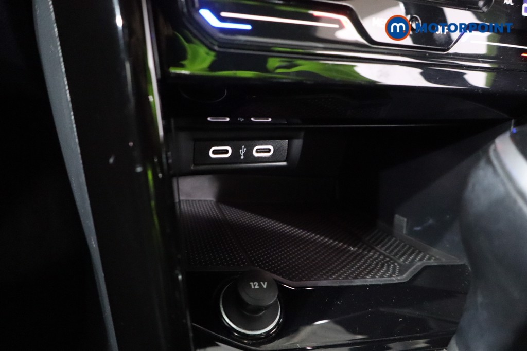 Volkswagen T-Roc R-Line Automatic Diesel SUV - Stock Number (1602463) - 17th supplementary image