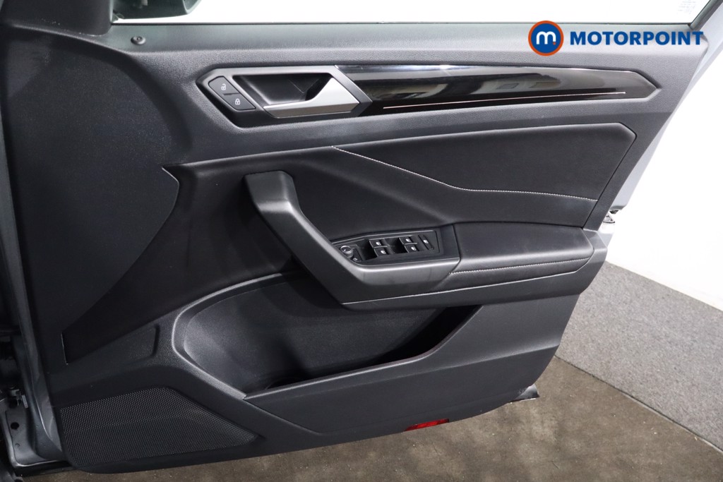 Volkswagen T-Roc R-Line Automatic Diesel SUV - Stock Number (1602463) - 23rd supplementary image