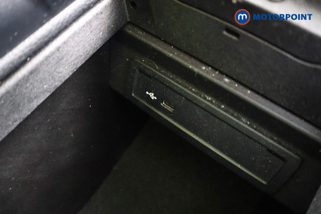 Mercedes-Benz A Class Amg Line Executive Edition Automatic Petrol Hatchback - Stock Number (1602691) - 19th supplementary image